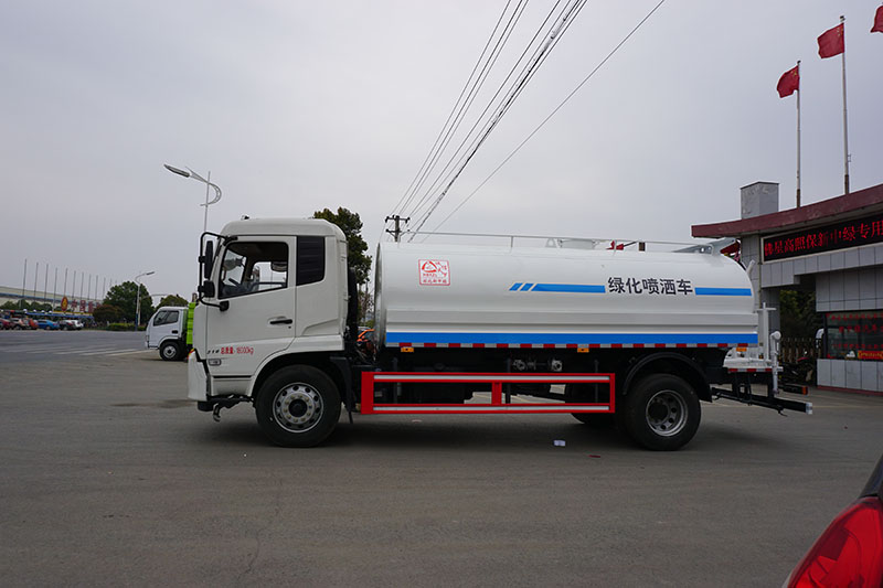 中洁牌XZL5182GSS6型东风天锦洒水车