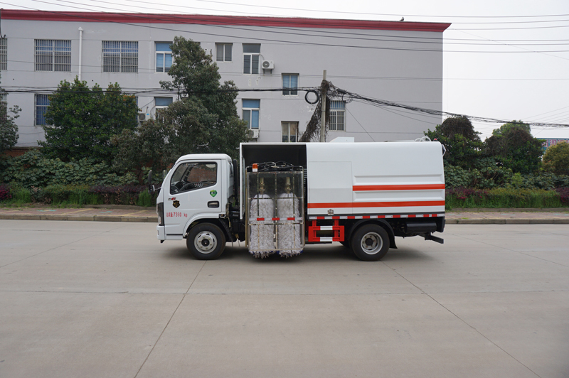 中洁牌XZL5070GQX6型护栏清洗车