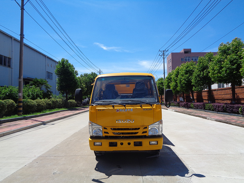 XZL5072GSS6型洒水车