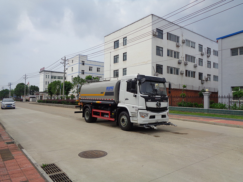 XZL5167GPS6型绿化喷洒车