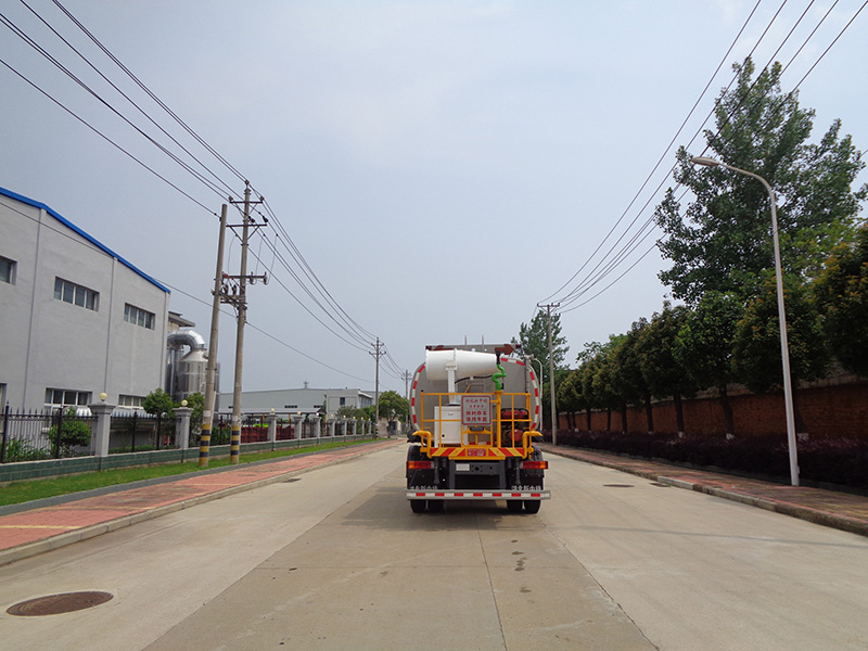 XZL5167GPS6型绿化喷洒车