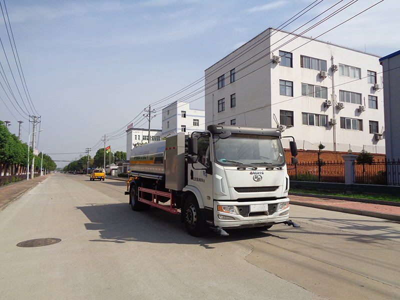 XZL5185GPSBEV型纯电动绿化喷洒车